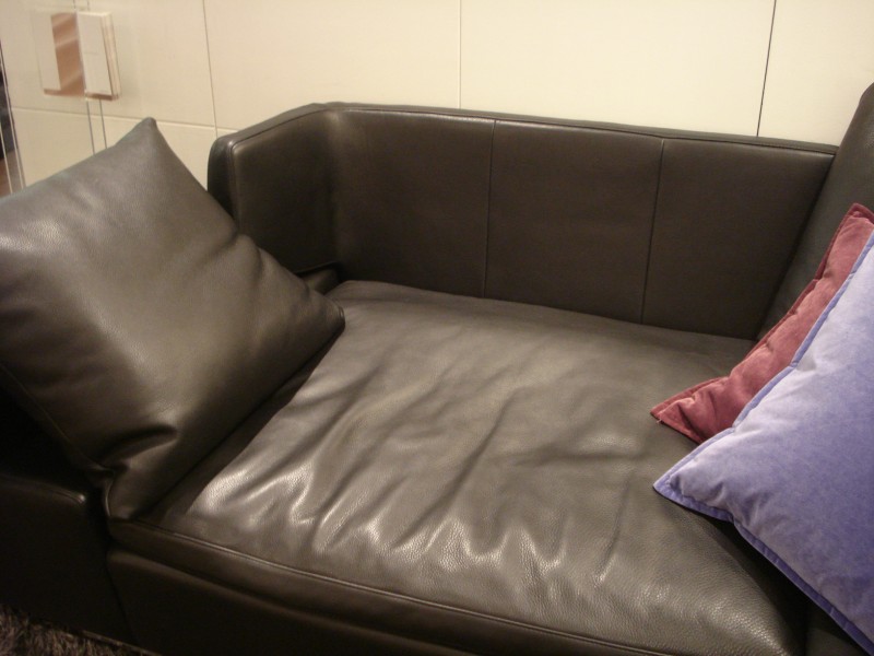NATUZZI（ナツッジ）のレザーソファ、OPUS おしゃれな家具なら｜インテリアショップ リビングハウス