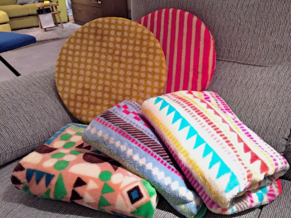 雑貨屋 おしゃれ ブランケット シートクッション カラフル 可愛い Skips! LIVINGHOUSE nordico セール 雑貨屋 おしゃれ ブランケット シートクッション カラフル 可愛い Skips! LIVINGHOUSE nordico セール