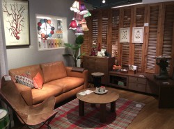 シンプルな家具にはアクセントを!!