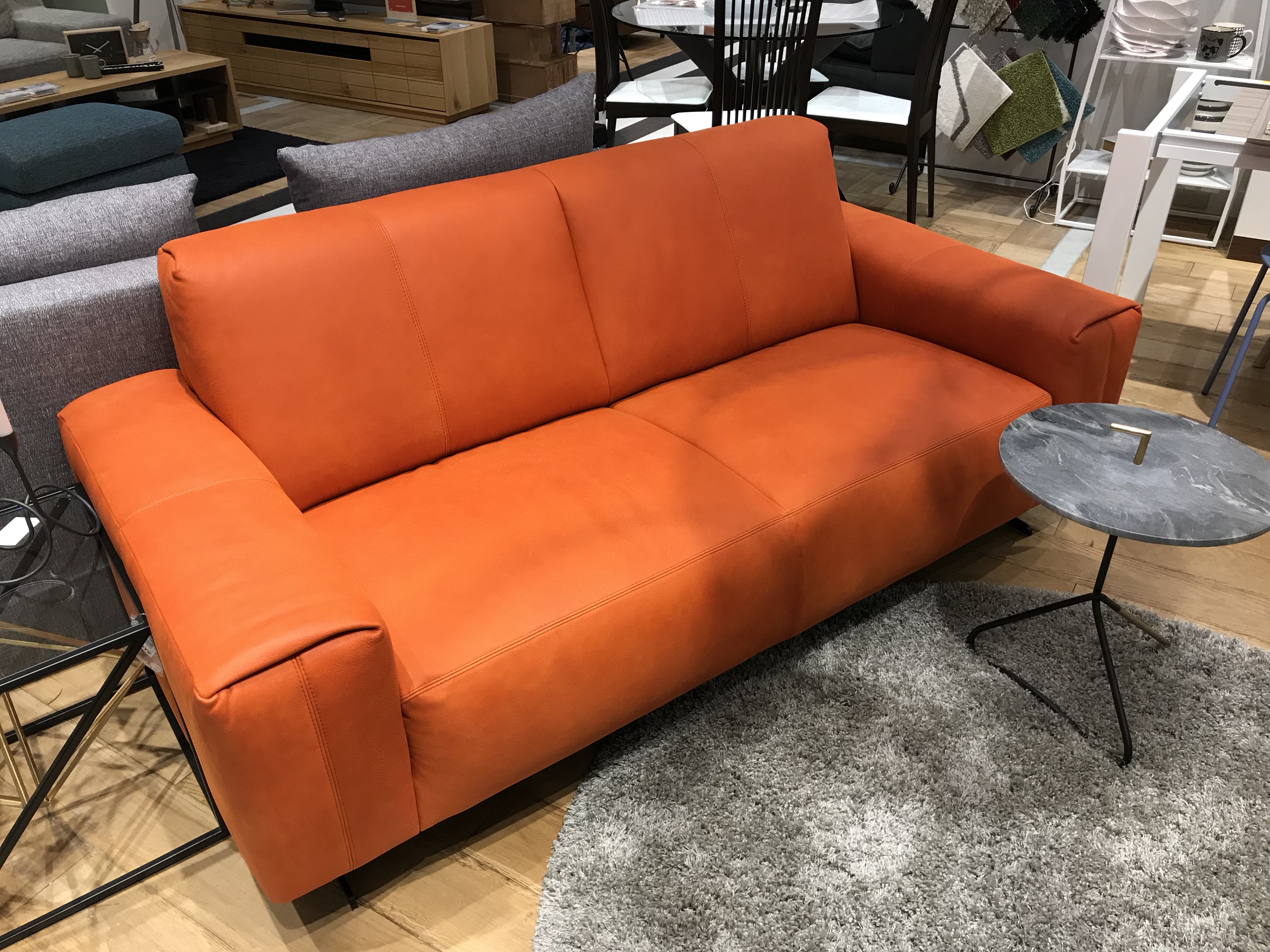 鮮やかオレンジッ！ ｜ リビングハウス企業サイト【公式】家具