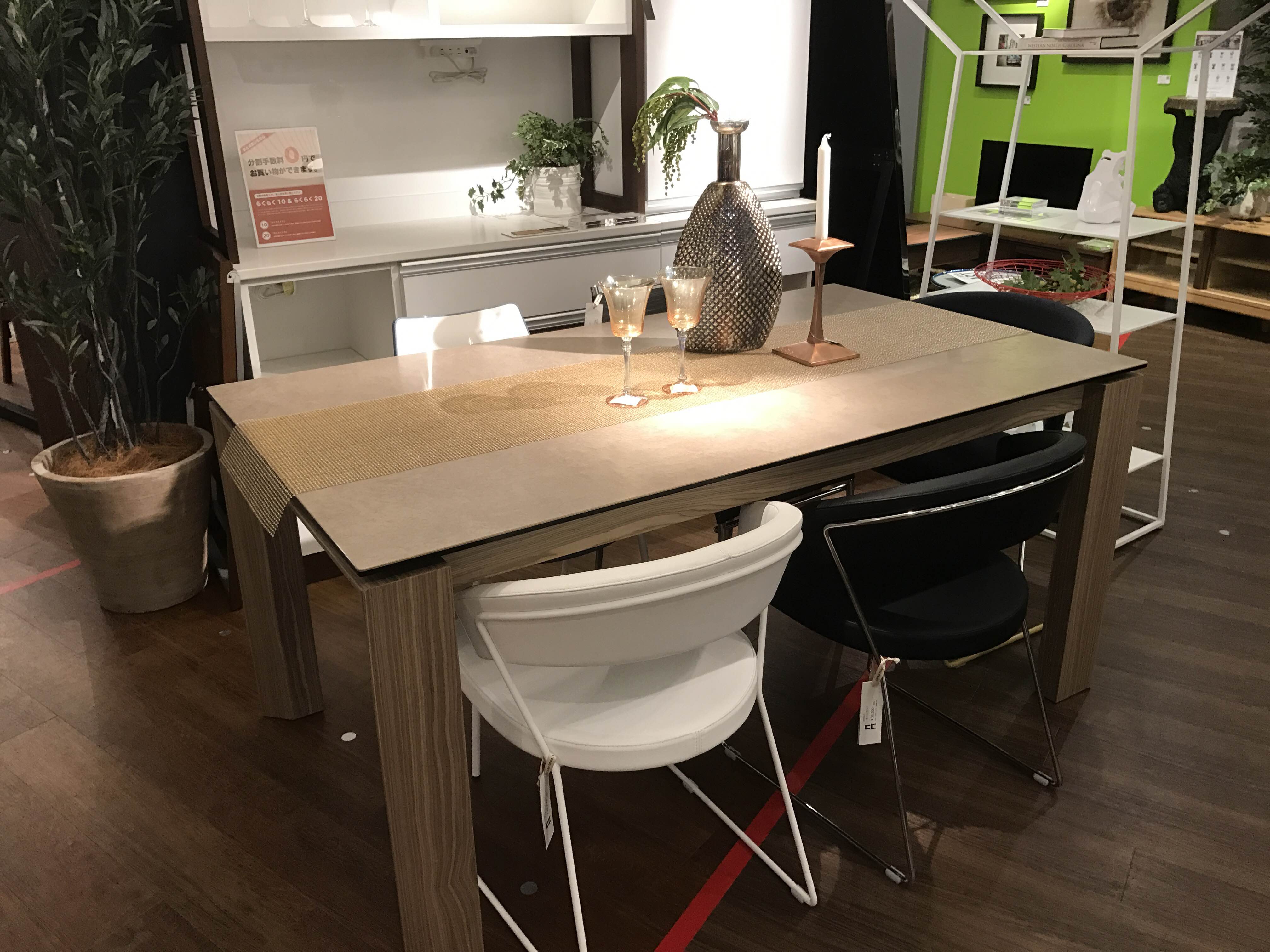 イタリアズマーニア カプリス ワニ革型押し革張り＆スライド天板