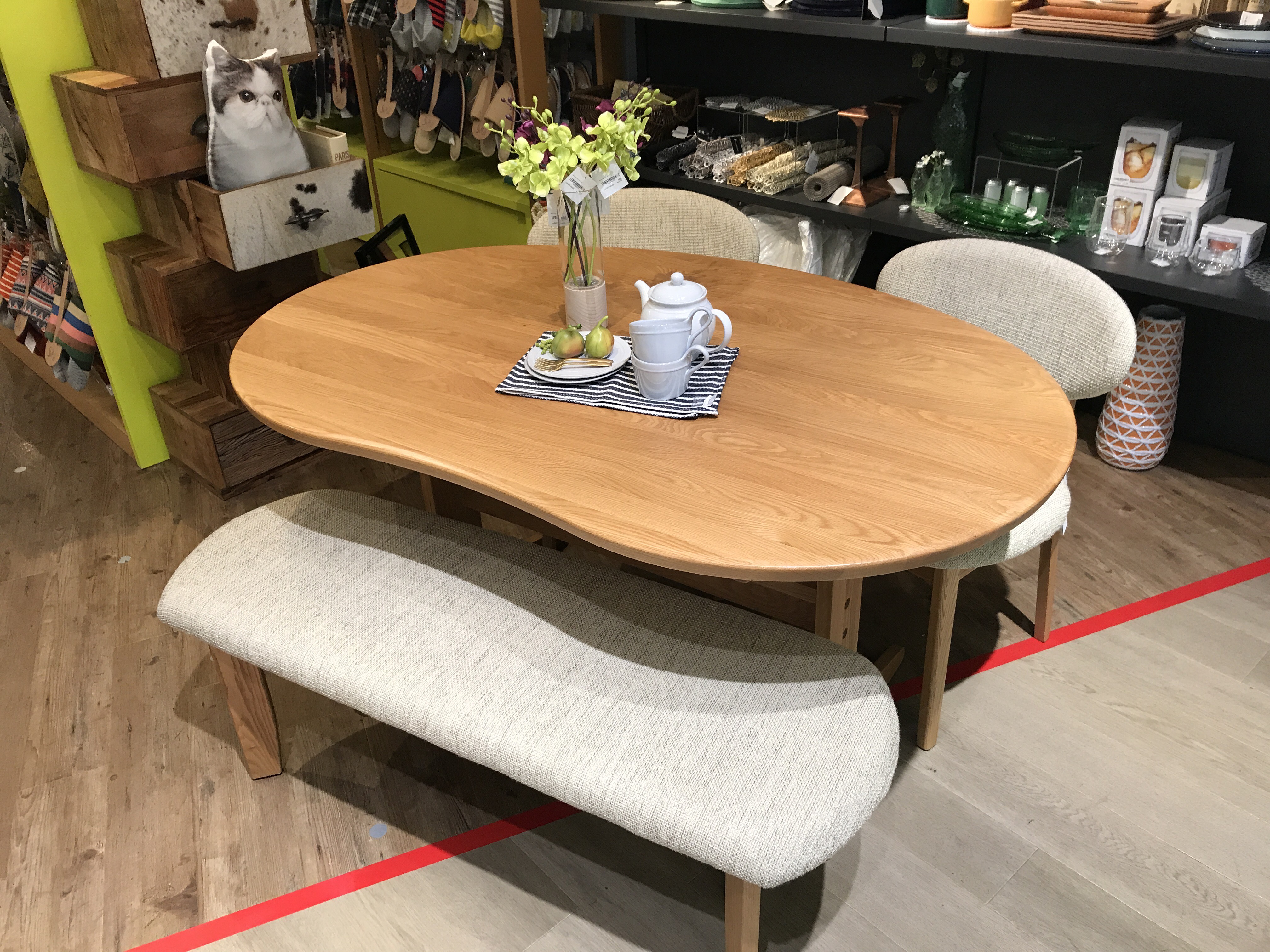 豆型、ビーンズ型テーブルでほっこり 家具・インテリアショップのLIVING HOUSE.（リビングハウス）