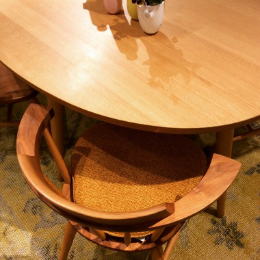 ダイニング　テーブル　チェア　食卓　ナチュラル　北欧　シンプル　ぬくもり　アットホーム　おしゃれ　ほっこり　楕円形　オーバル　飛騨高山　素朴