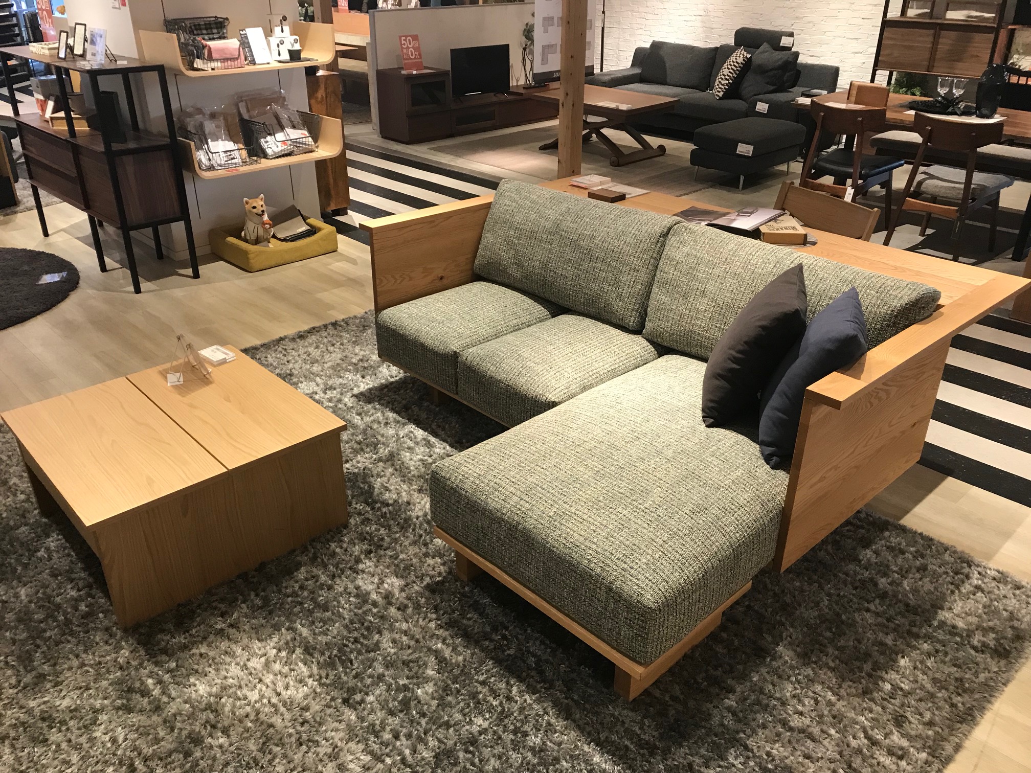 家族で集えるカウンターソファ☆新色入荷！ ｜ リビングハウス企業 