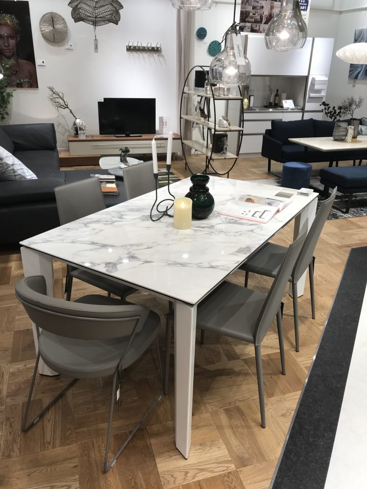 光を楽しむダイニングテーブル 家具・インテリアショップのLIVING HOUSE.（リビングハウス）