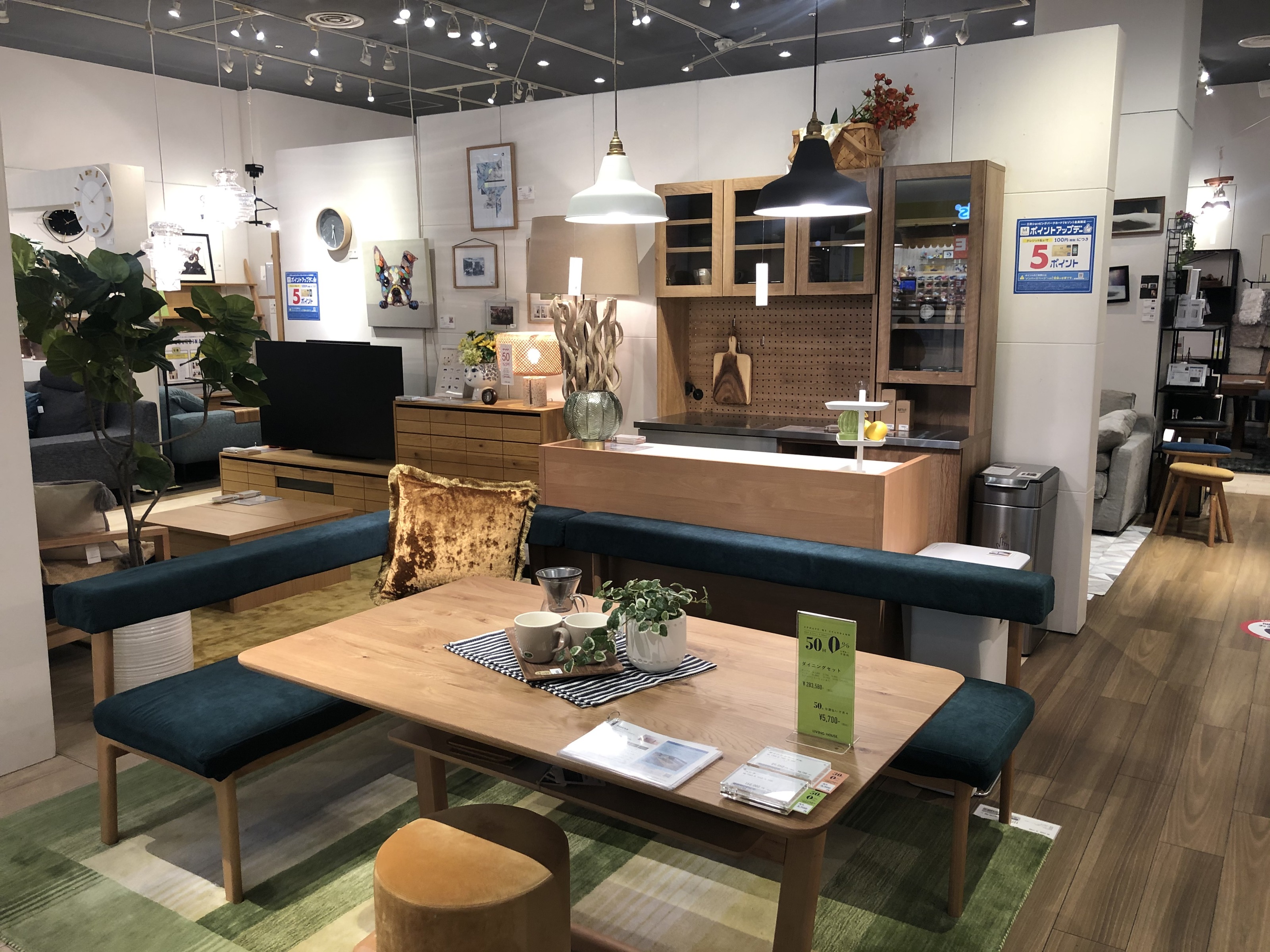 LIVING HOUSE. ららぽーと甲子園店 家具・インテリアショップのLIVING HOUSE.（リビングハウス）